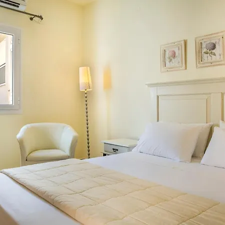 Apartahotel Dionysos Village