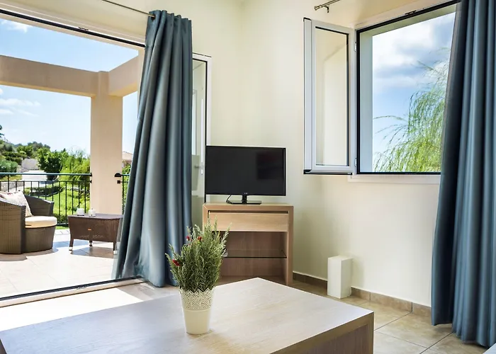 Apartahotel Dionysos Village 4*