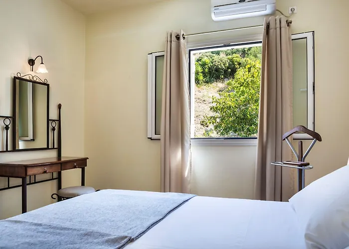 Apartahotel Dionysos Village