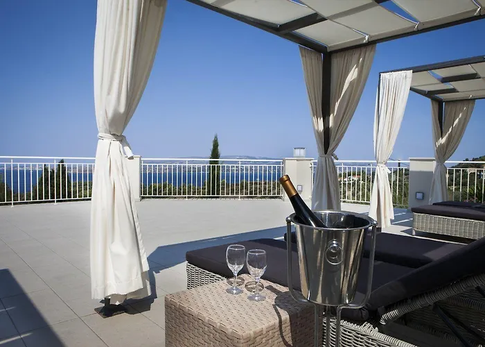 Apartahotel Dionysos Village