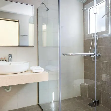 Lägenhetshotell Dionysos Village 4*