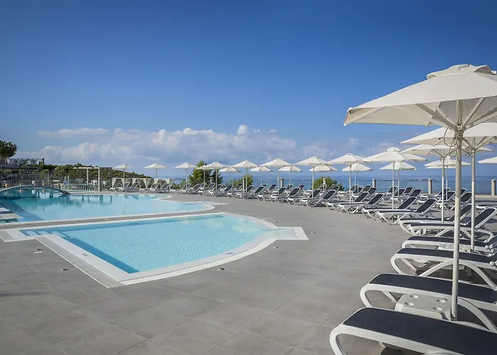 Dionysos Village Apartmanhotel Lászi